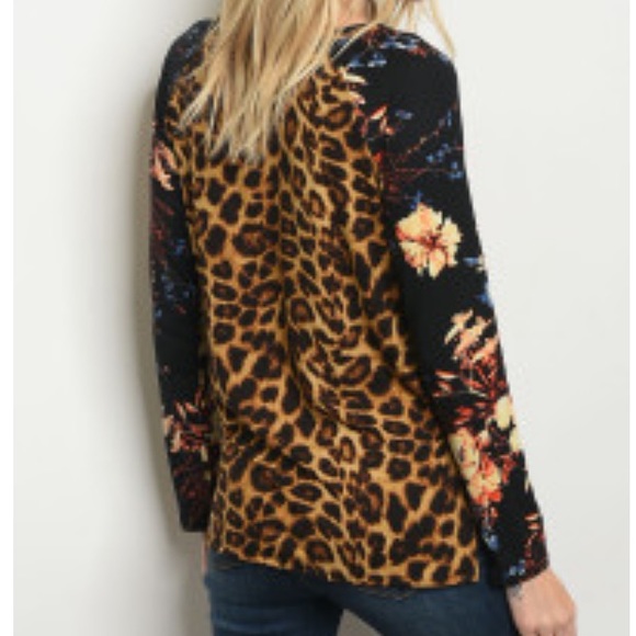 Closet clear🚨 Leopard print floral knot tie top - Picture 3 of 4